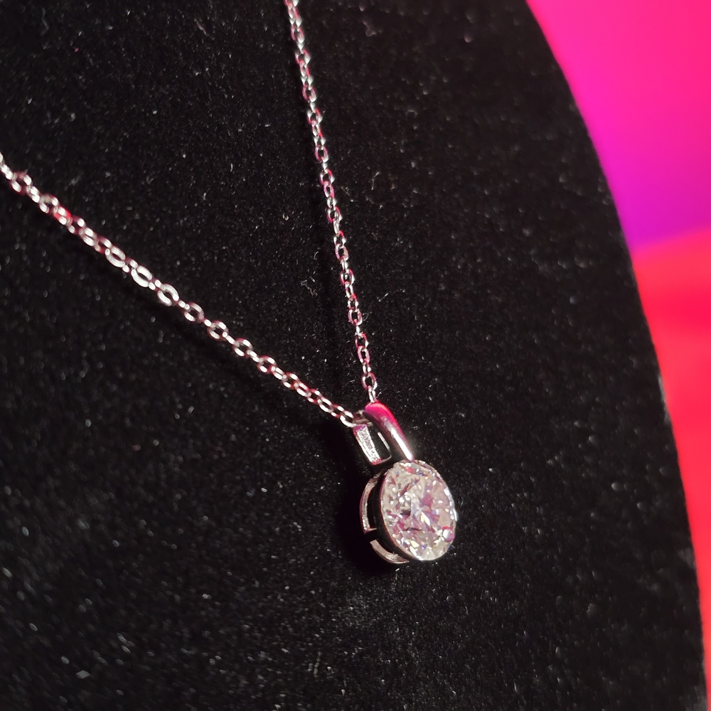925 Sterling Silver Necklace With 3c.t VVS1 Moissanite Pendant - Picture 5 of 6